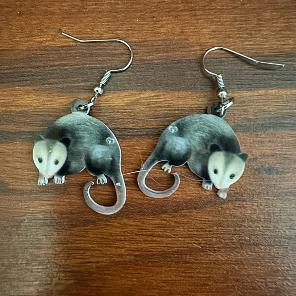 ADORABLE OPOSSUM EARRINGS 🤩🤗💕💕‼️‼️❤️❤️❤️ - Picture 3 of 3